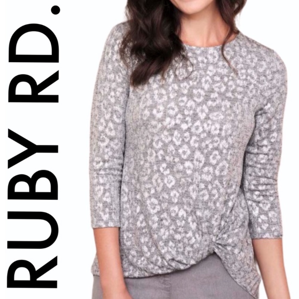 NWT RUBY RD. WOMAN |  SILVER WHITE | ANIMAL PRINT | KNIT TOP